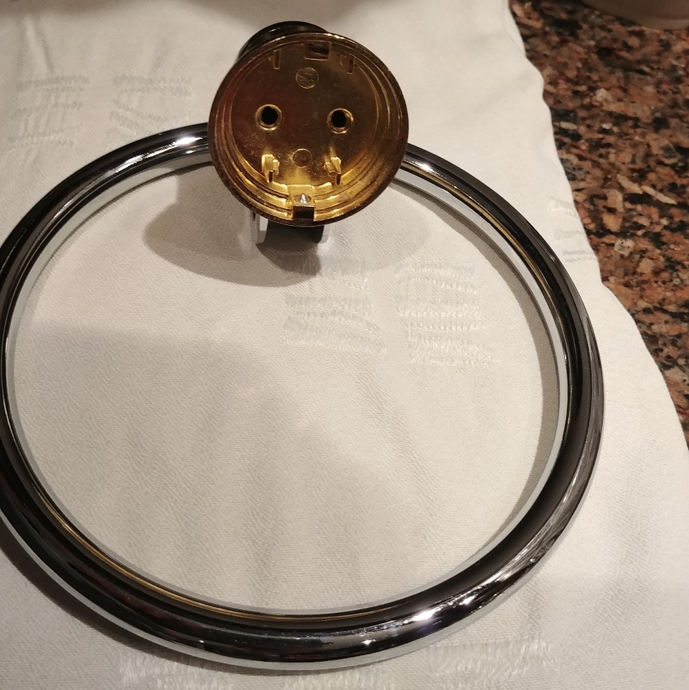 NWOT Gold and silver Hand towel holder - Picture 3 of 6